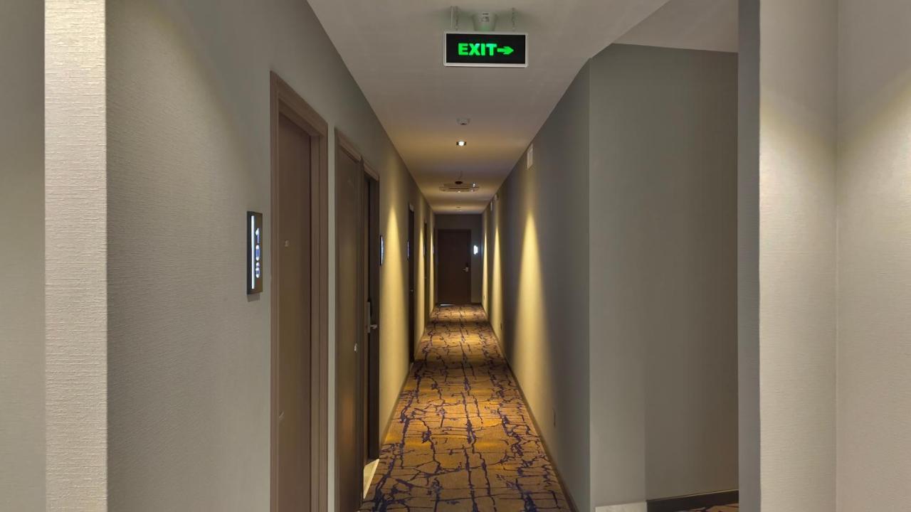 Eleven Inn Tbilisi Esterno foto