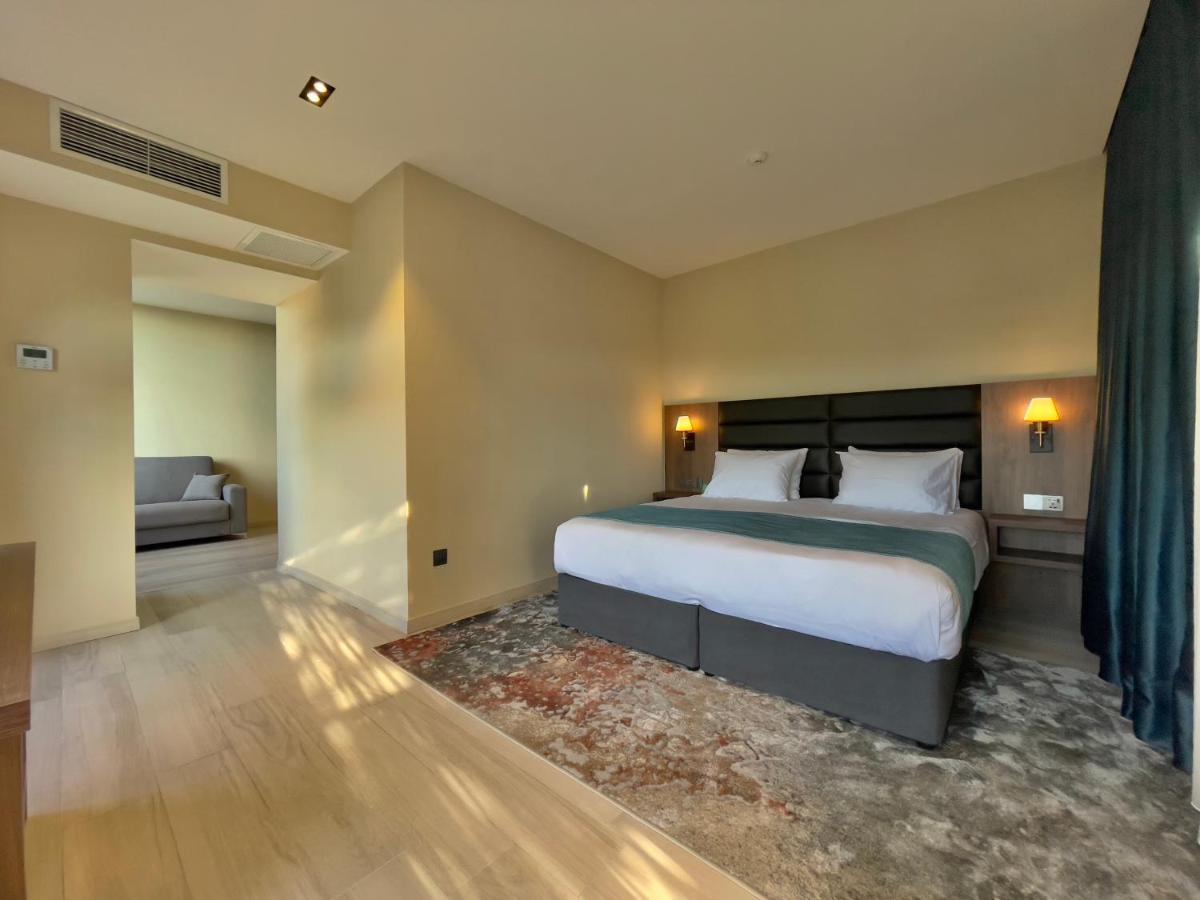Eleven Inn Tbilisi Esterno foto