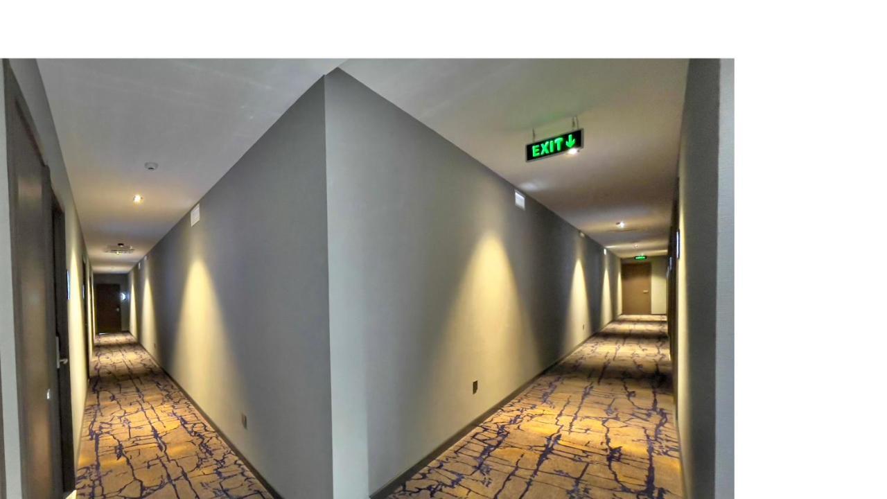 Eleven Inn Tbilisi Esterno foto