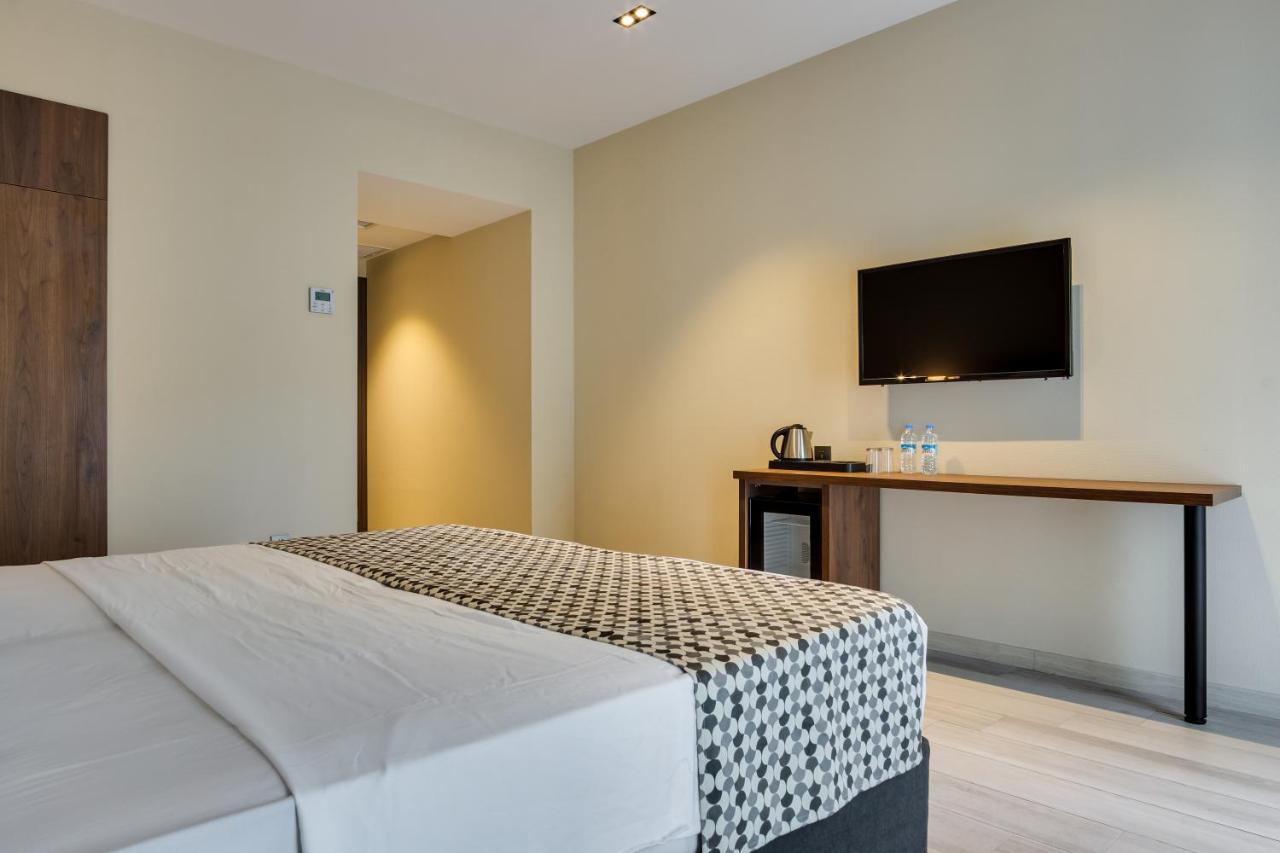 Eleven Inn Tbilisi Esterno foto