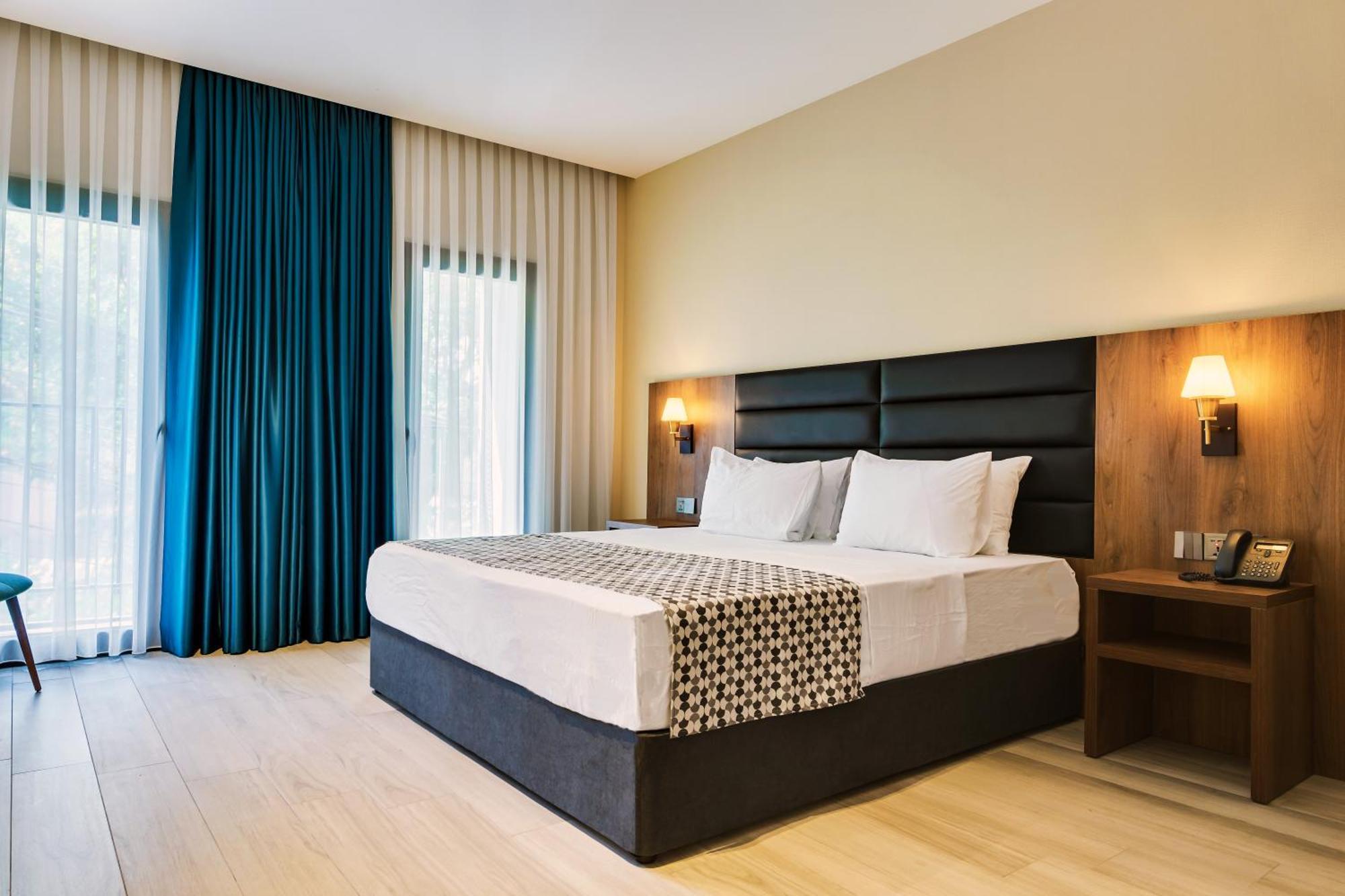 Eleven Inn Tbilisi Esterno foto